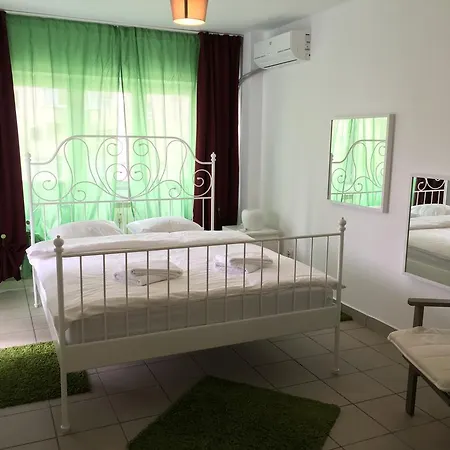 Green Apartment Apartman