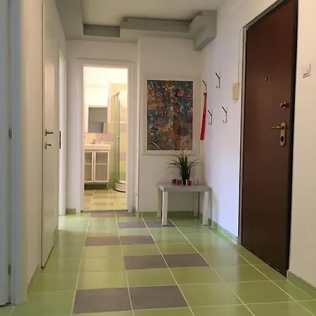 Green Apartment Apartment Bucharest
