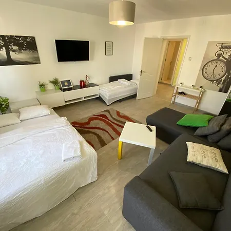 Green Apartment * בוקרשט